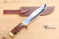 Bowie style hunting knife