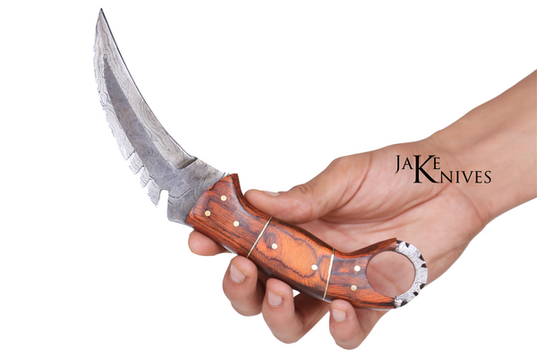 Hunting knife with curved Damascus blade