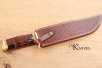 Bowie style hunting knife